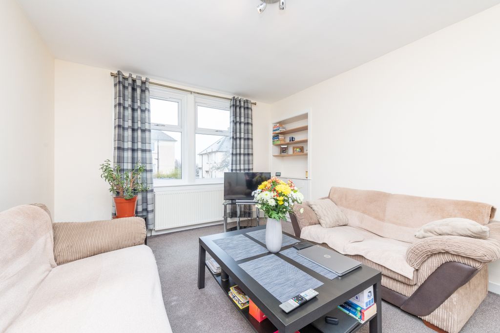 Property photo 3 of 28