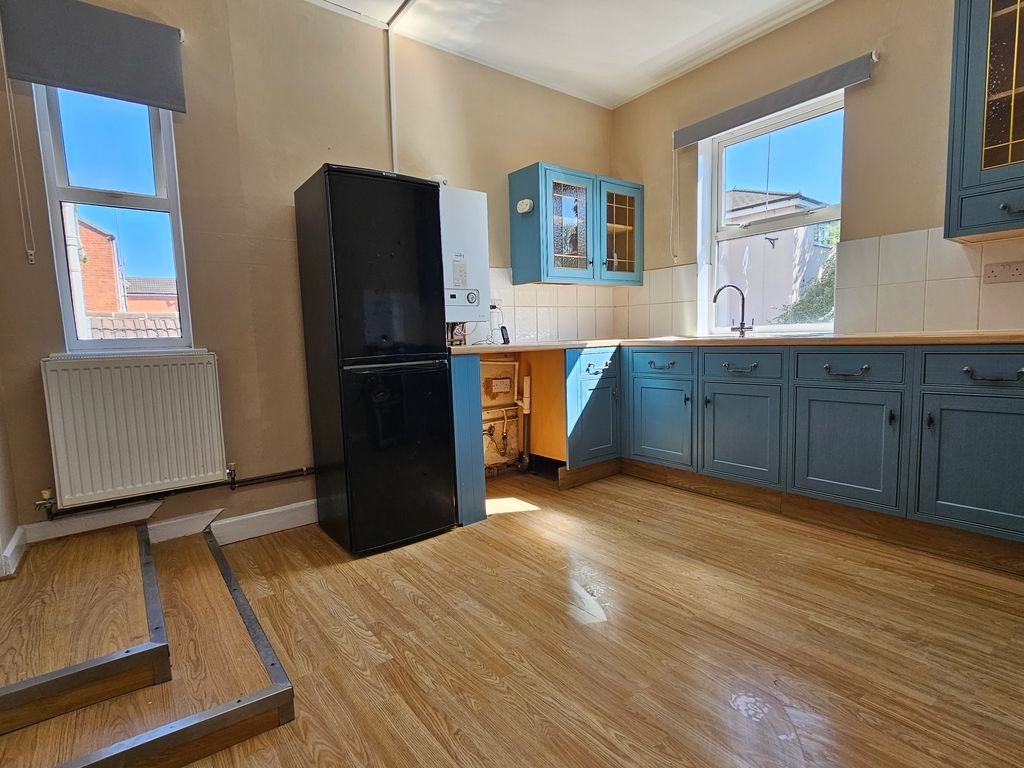 Property photo 2 of 5 Kitchen