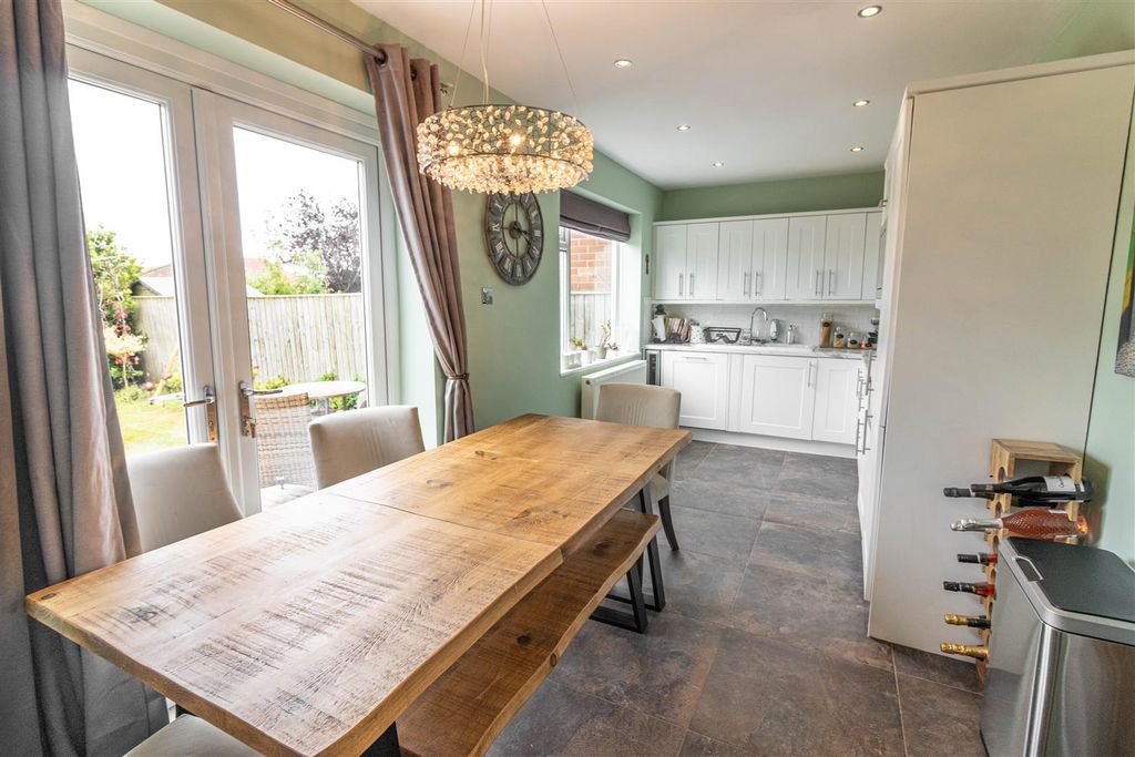 Property photo 3 of 20 Kitchen Dining Room