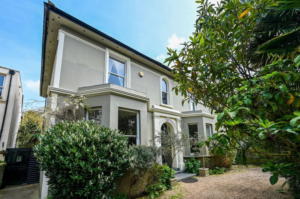 Property photo 2 of 37