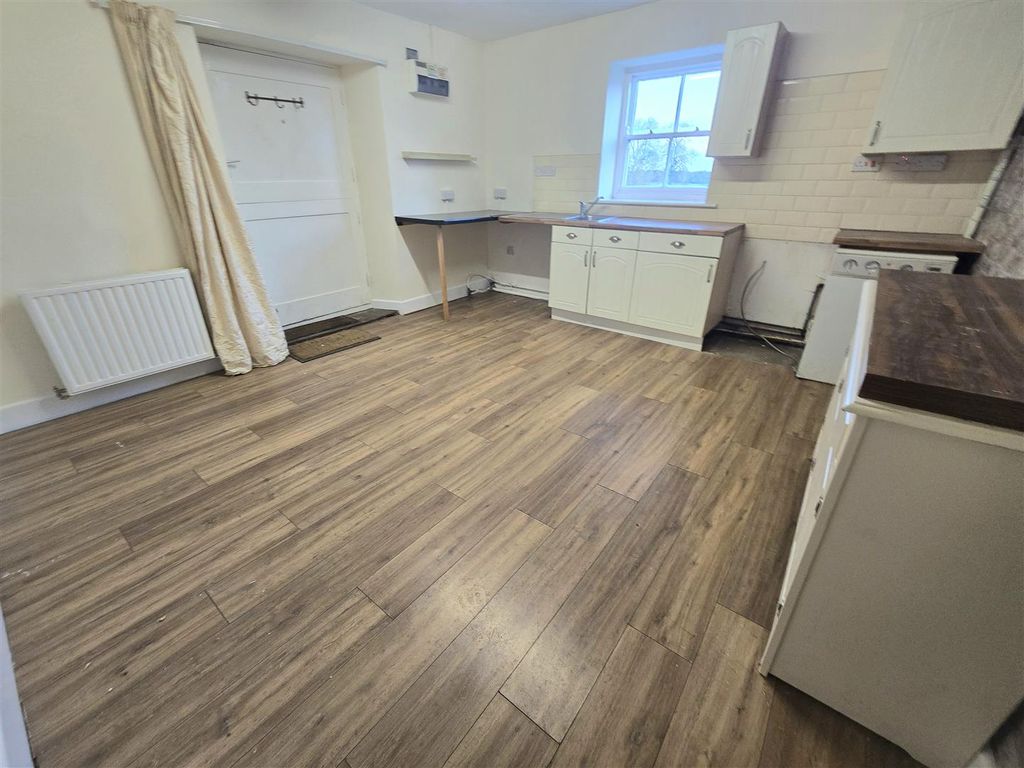 Property photo 3 of 13 Kitchen 1