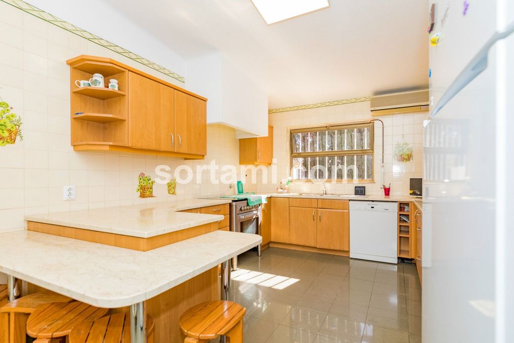 Property photo 3 of 28