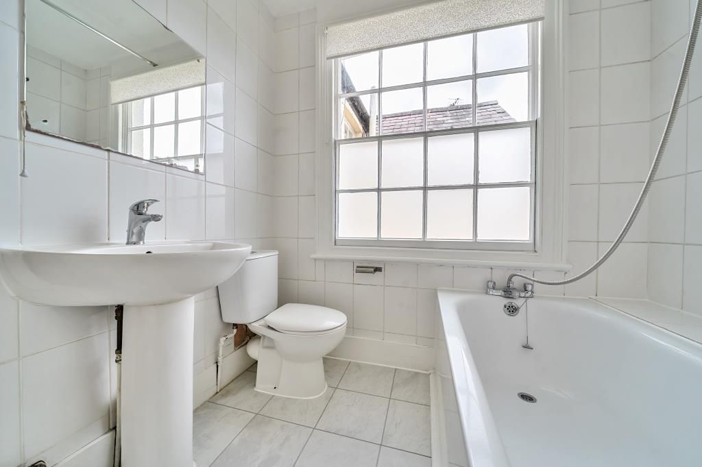 Property photo 2 of 19 Bathroom