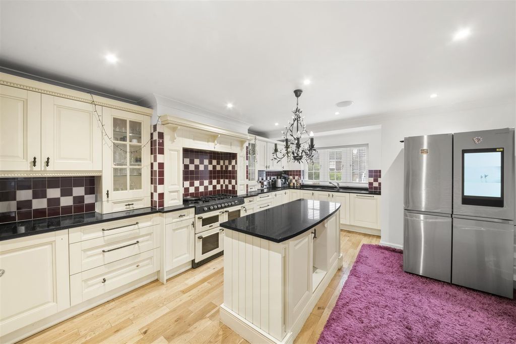 Property photo 3 of 20