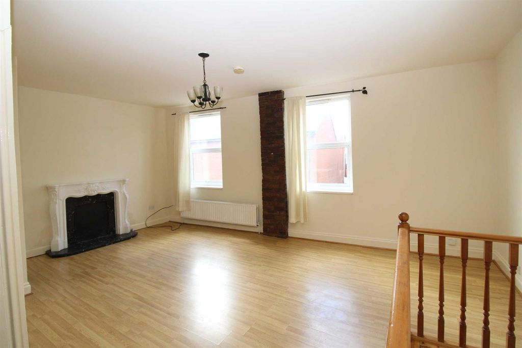 Property photo 2 of 10 Lounge