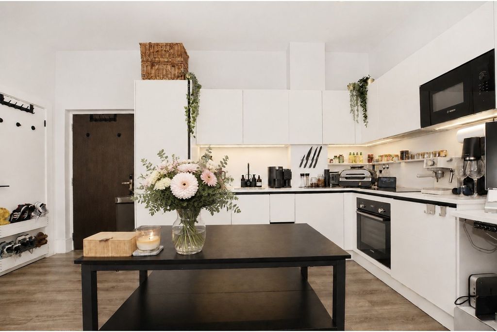 Property photo 3 of 13 Kitchen
