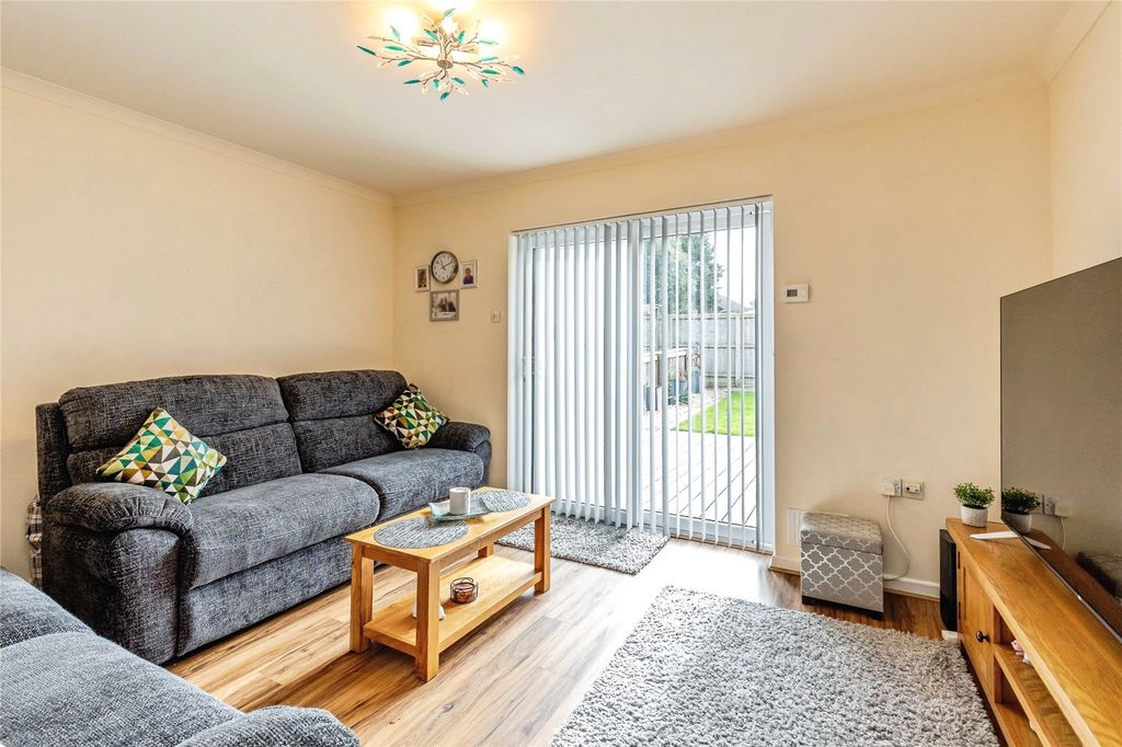 Property photo 3 of 10 Lounge