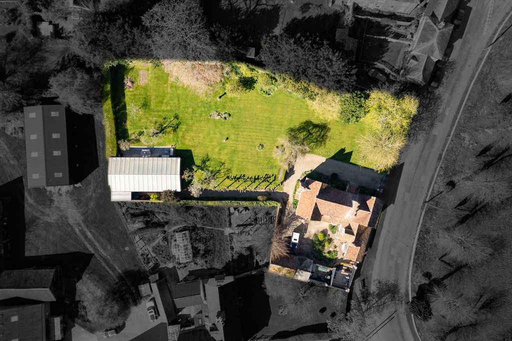 Property photo 2 of 25