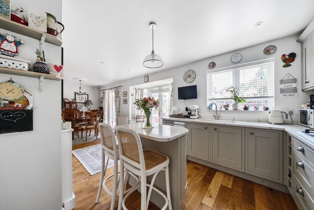 Property photo 3 of 22 1320917-16-686Bf8...