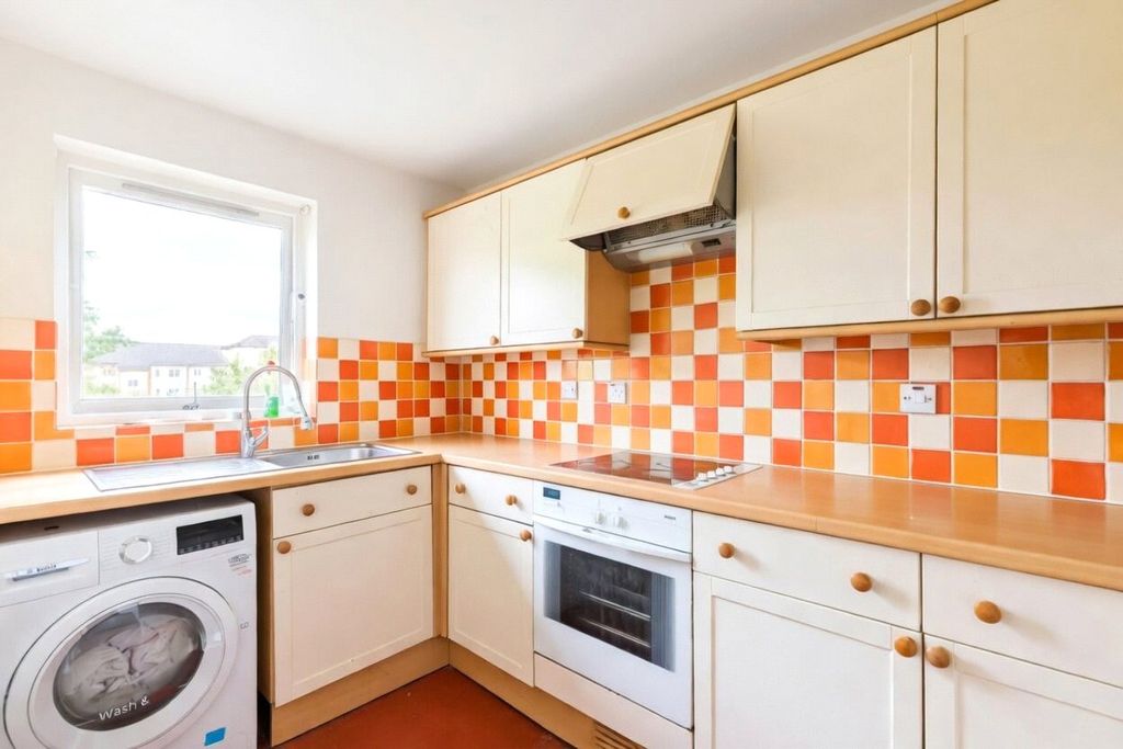 Property photo 3 of 6 Picture No. 10