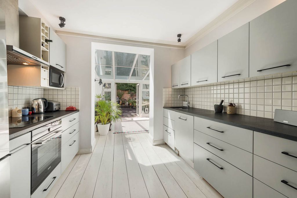 Property photo 2 of 8 Awinship-4300-02