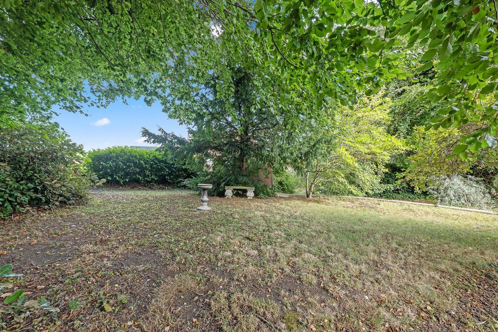 Property photo 3 of 35