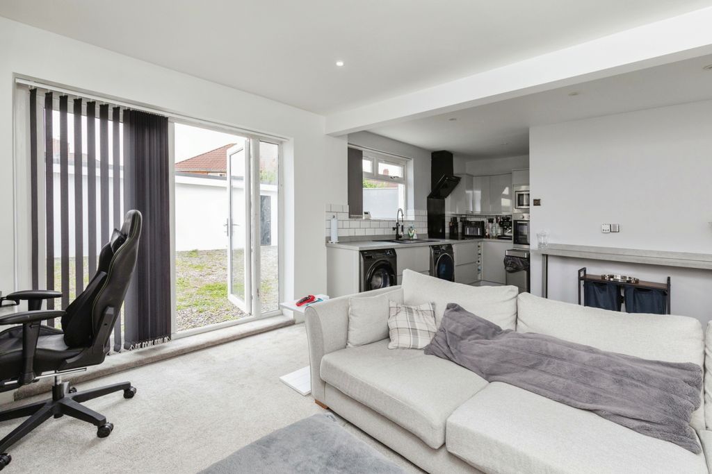 Property photo 3 of 19 Living Room/Open Plan