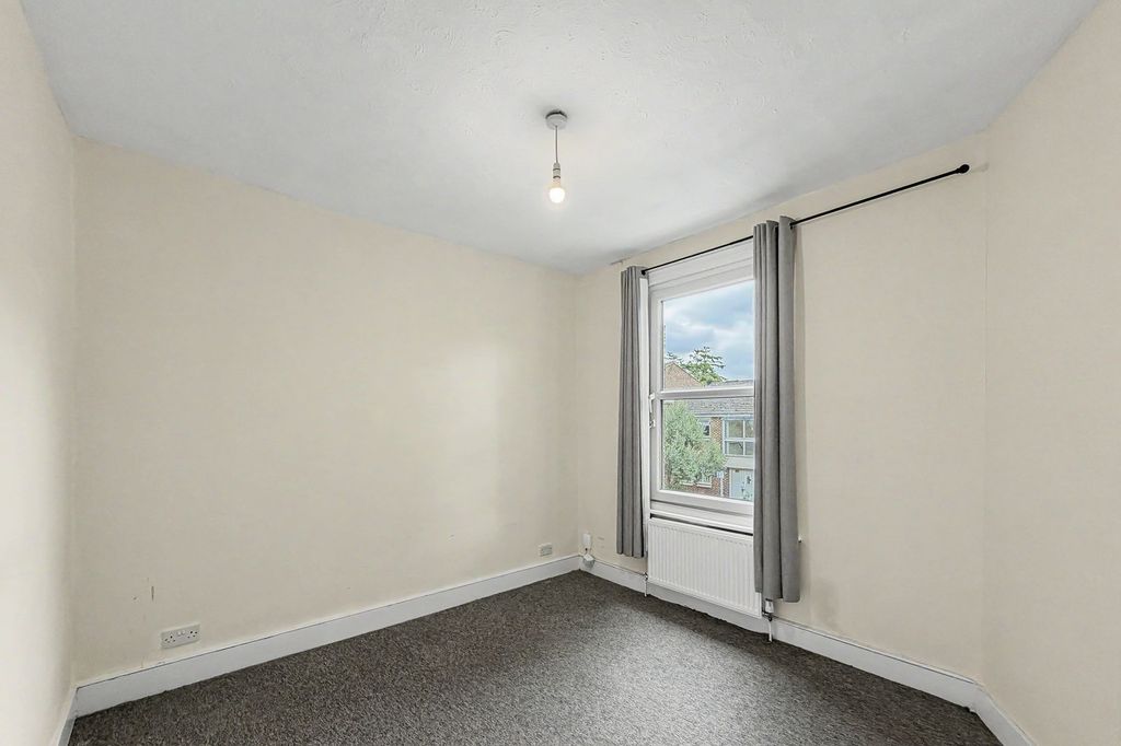 Property photo 2 of 13 15B The Avenue, Tottenham, London, N17 6Tb