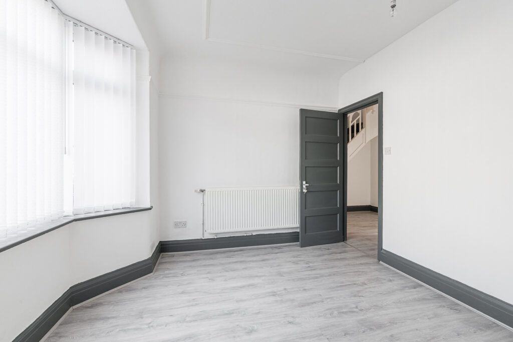 Property photo 2 of 28