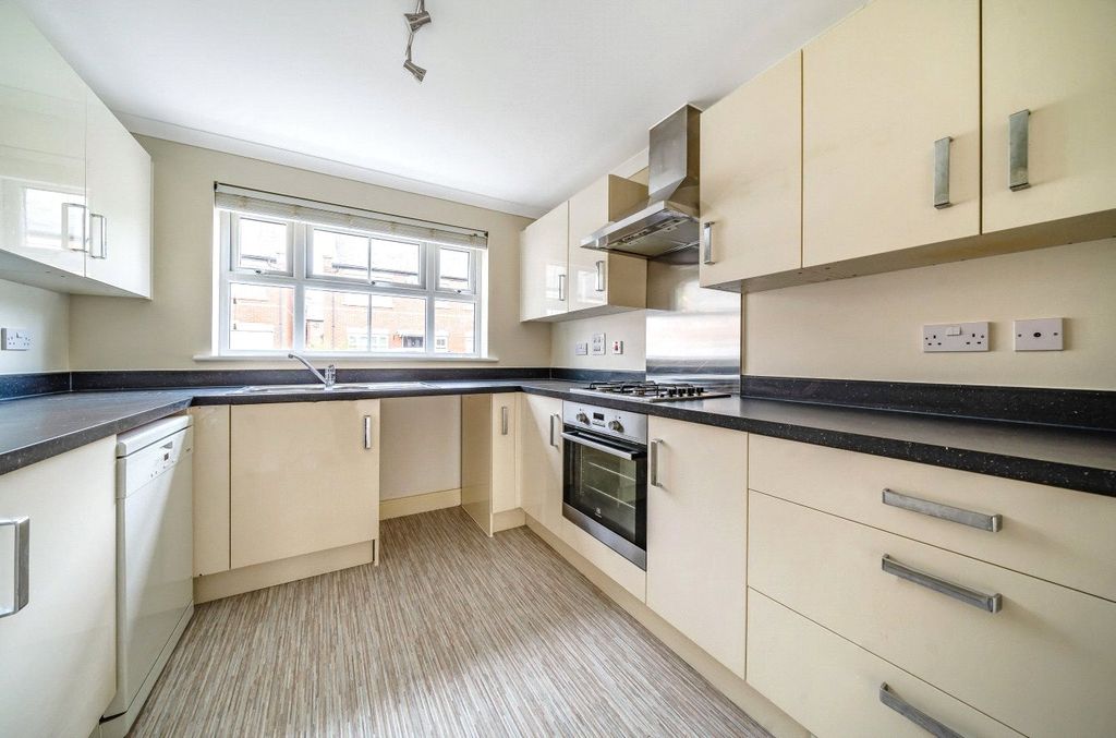 Property photo 2 of 9 Kitchen