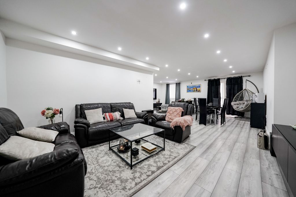 Property photo 2 of 26 Dsc00617