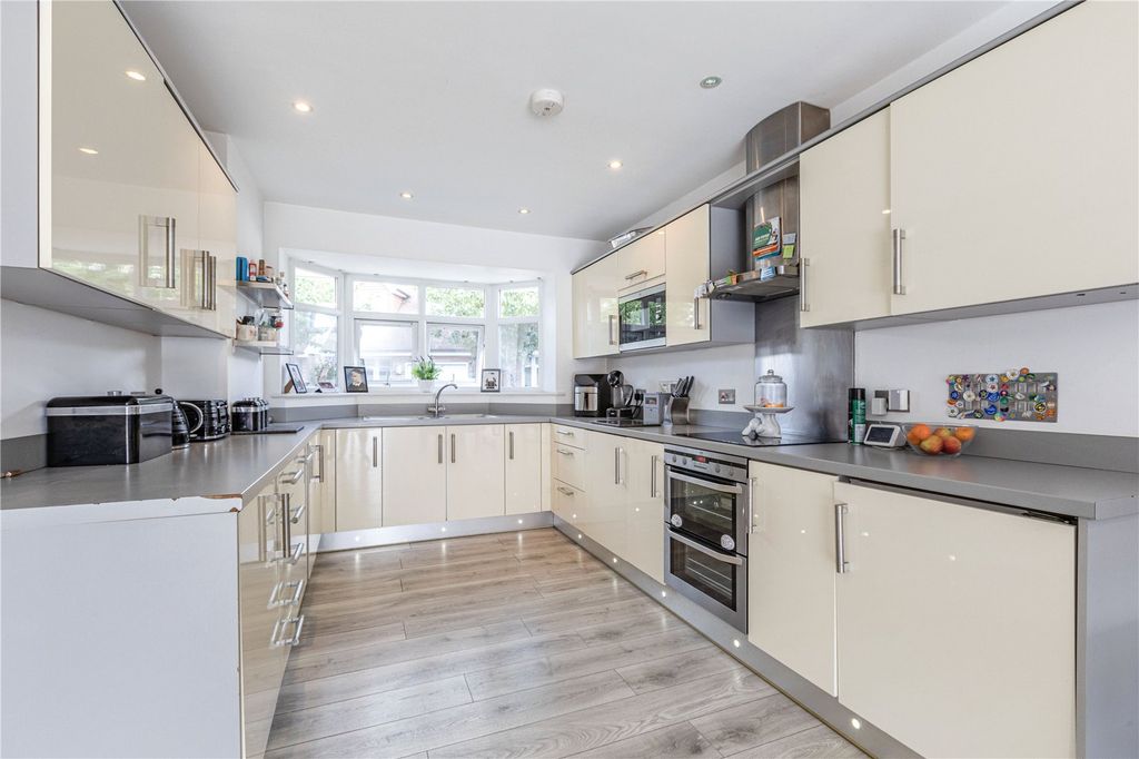 Property photo 2 of 18 Kitchen