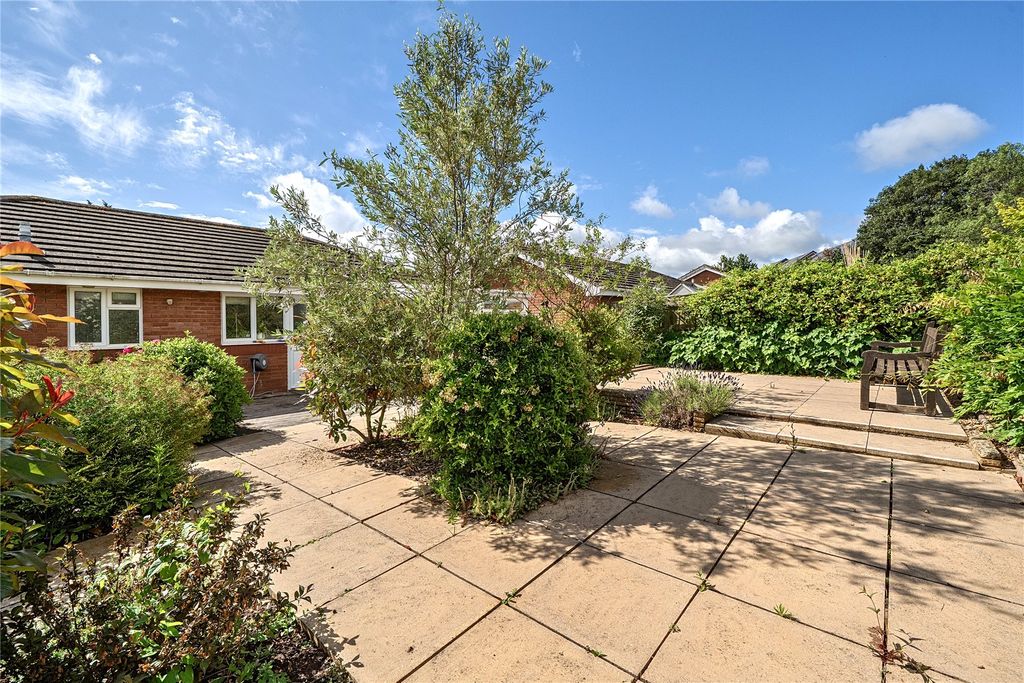 Property photo 2 of 12 Garden