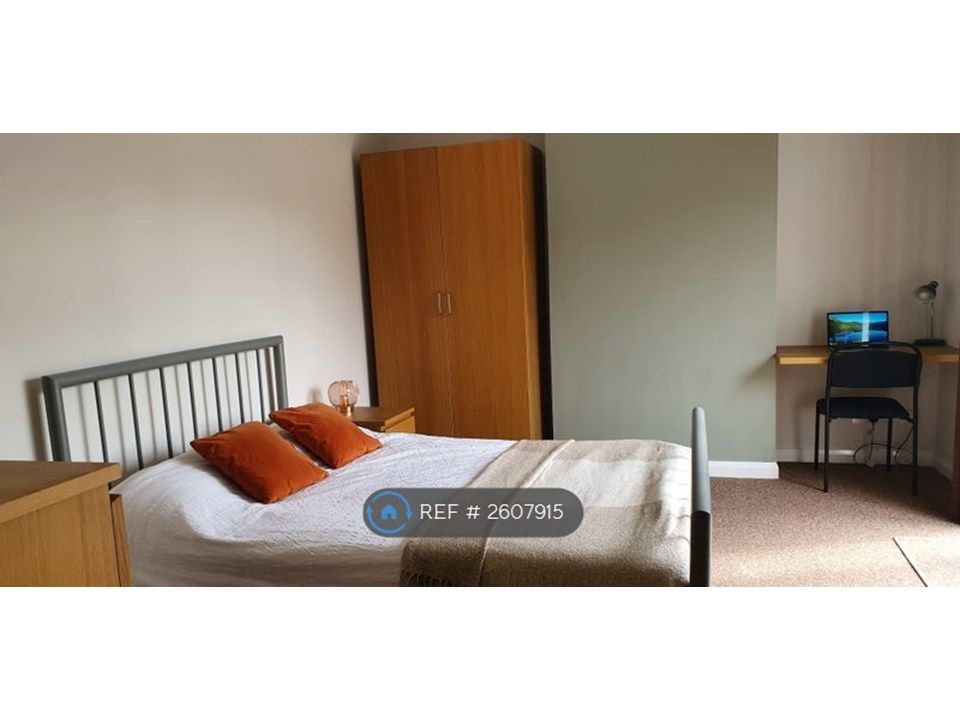 Property photo 3 of 8 Room 5 £795