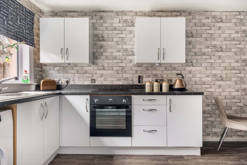 Property photo 3 of 42