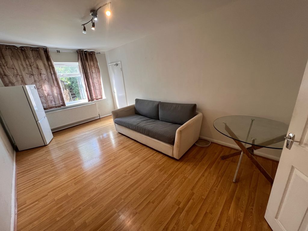 Property photo 3 of 9