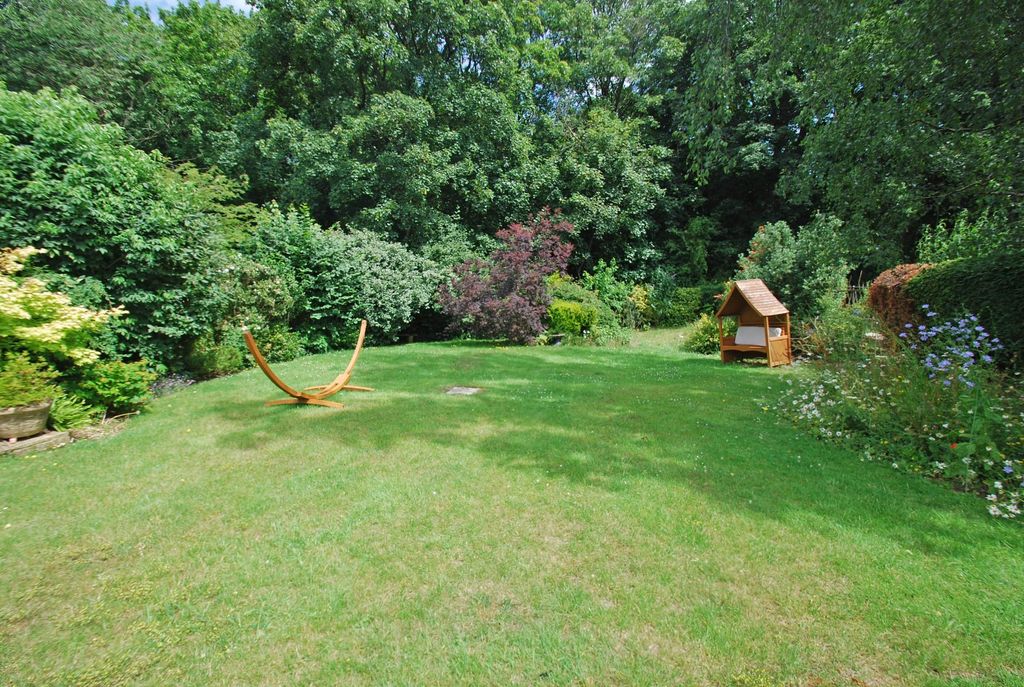 Property photo 2 of 18 Gardens