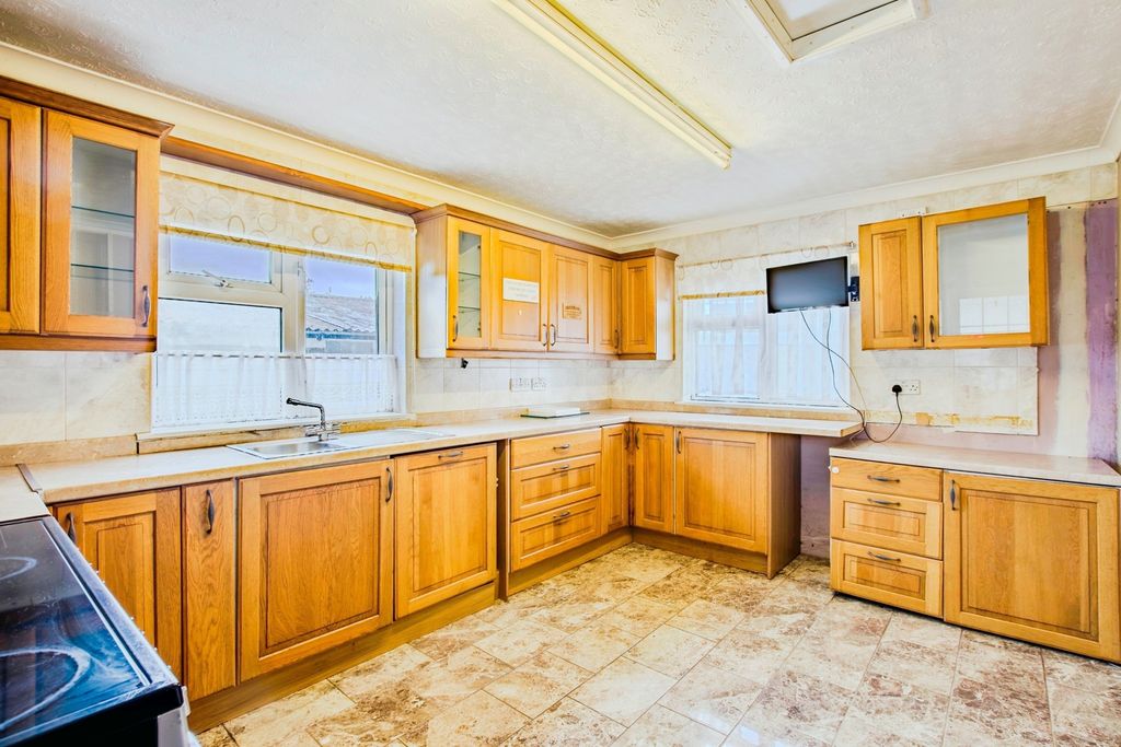 Property photo 2 of 17 Photo