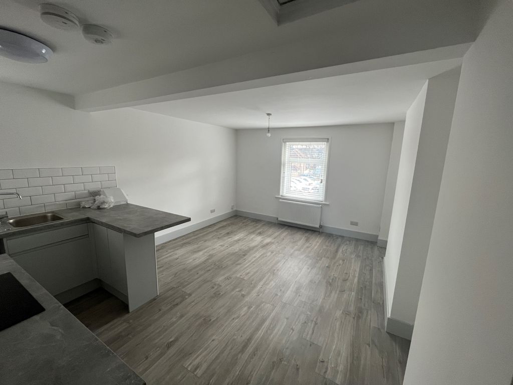Property photo 1 of 4 1 Bed Flat To Rent Christchurch Road, Bournemouth Bh7
