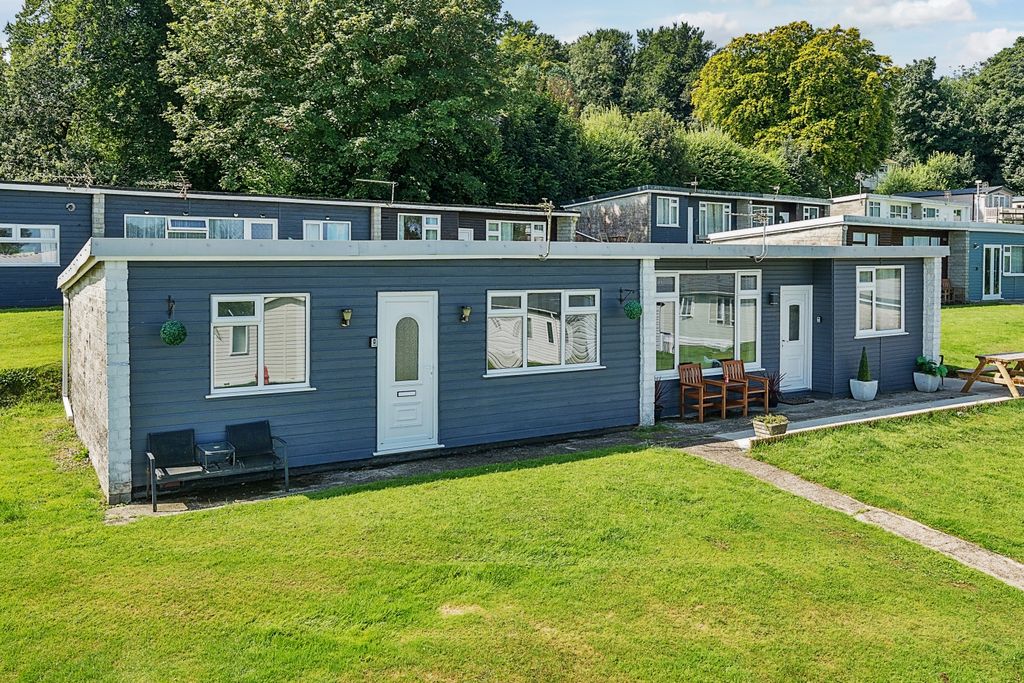 Property photo 1 of 12 1329568-7-6880c029Efe8A
