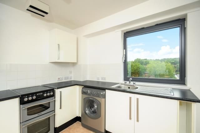 Property photo 2 of 10 Kitchen