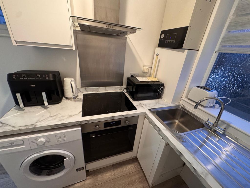 Property photo 3 of 7 Gallery