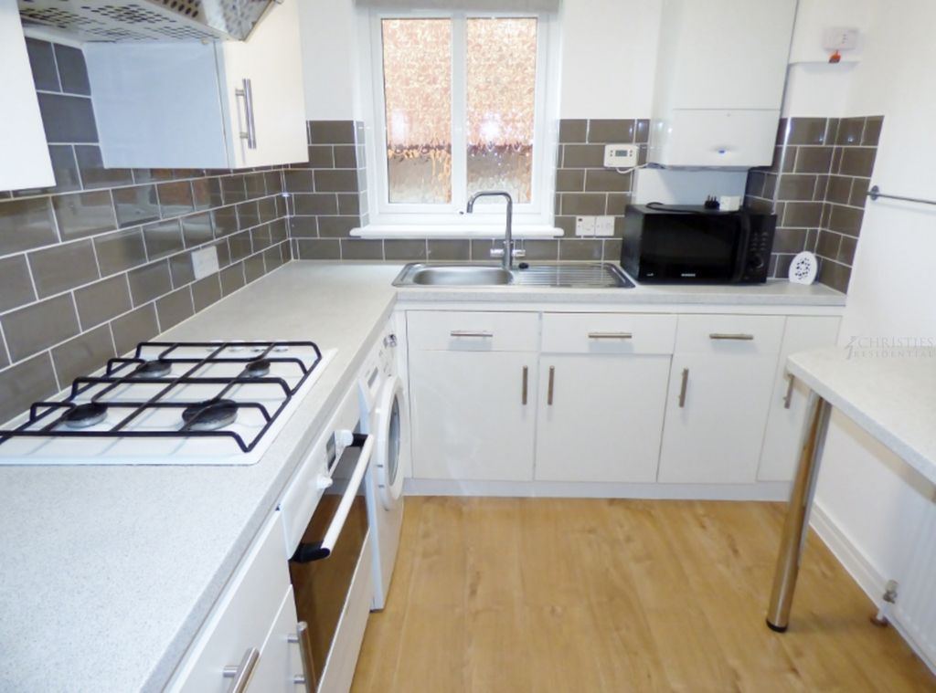 Property photo 3 of 7 Kitchen