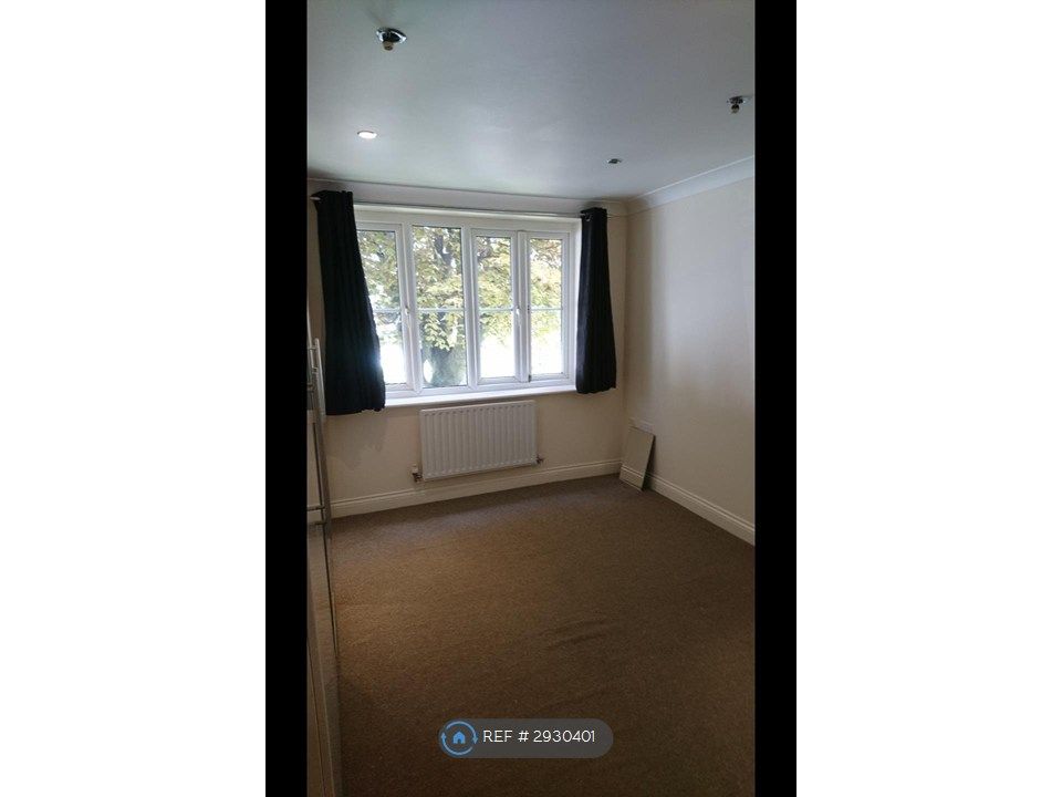 Property photo 3 of 12 Lounge