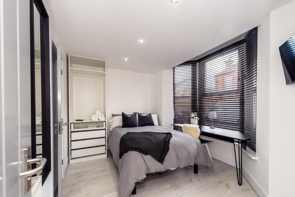 Property photo 3 of 15 A Modern And Spacious Master Bedroom Featuring A d...