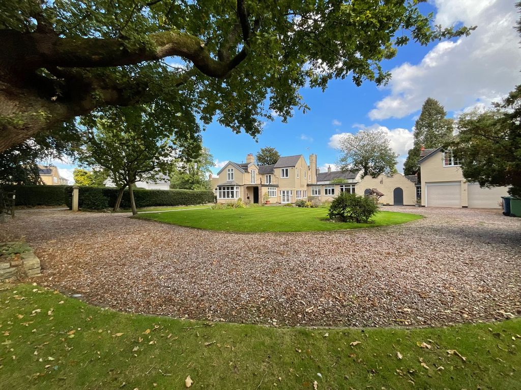 Property photo 2 of 30