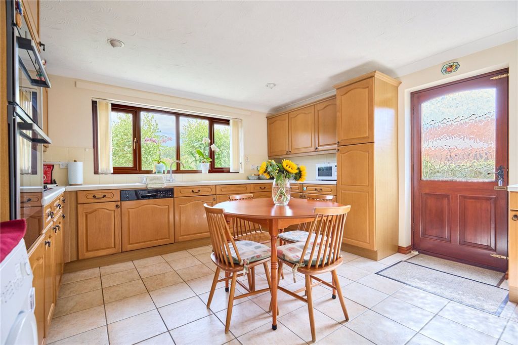Property photo 3 of 25 Picture No. 12