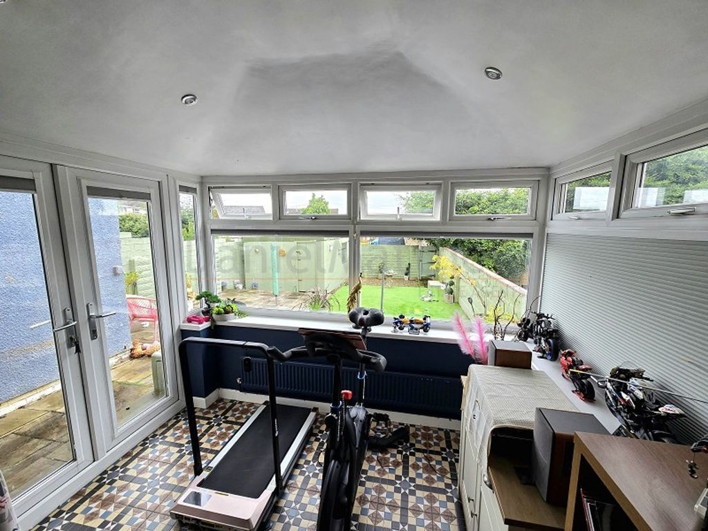 Property photo 3 of 20 Conservatory