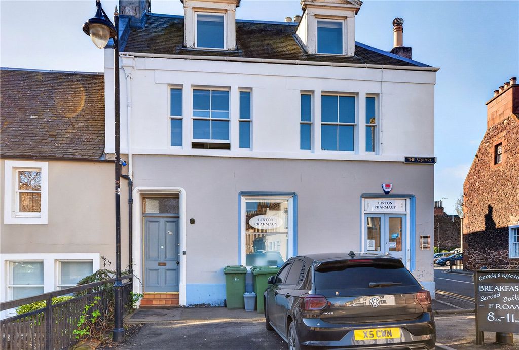 Property photo 2 of 24 1A The Square