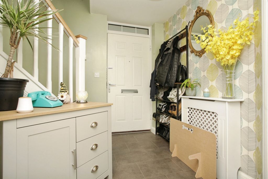 Property photo 3 of 23