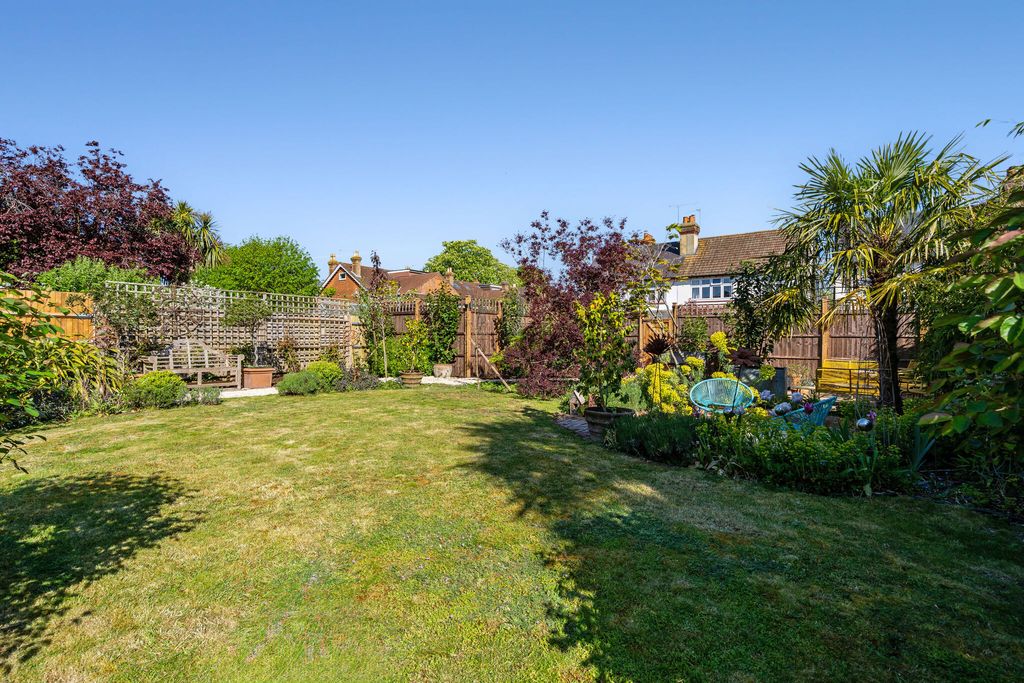 Additional image 4 of 5 bed detached house for saleNetley Street, Farnborough GU14