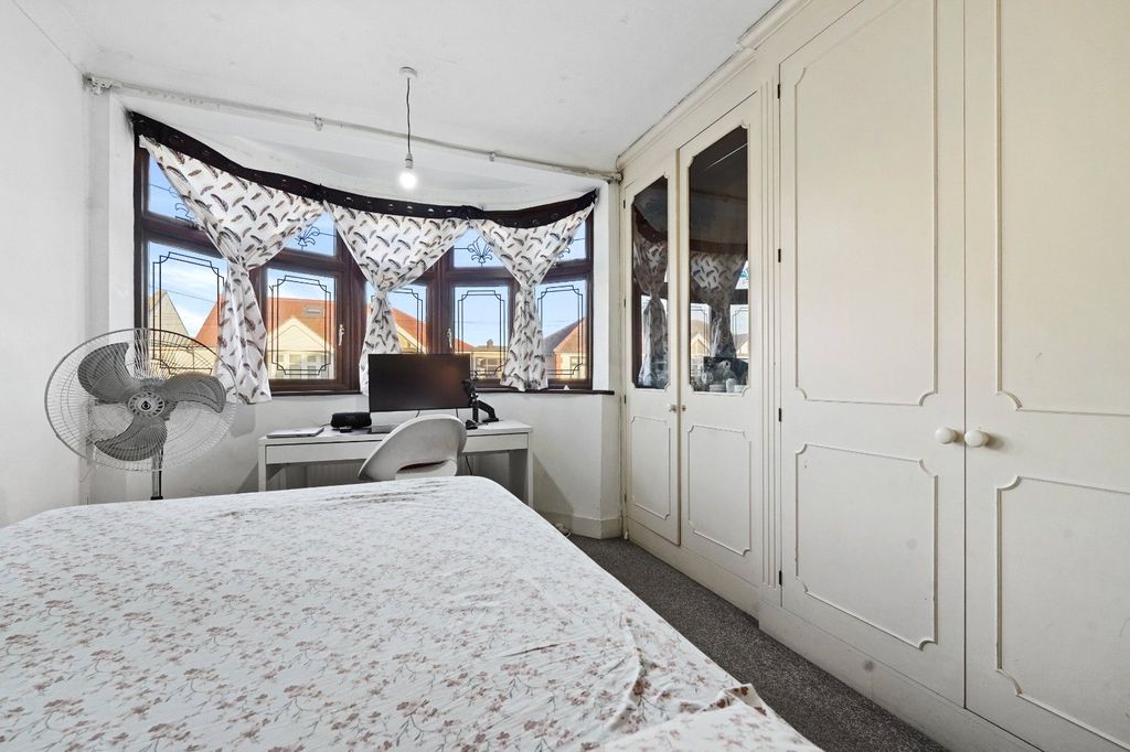 Property photo 3 of 17 Bedroom