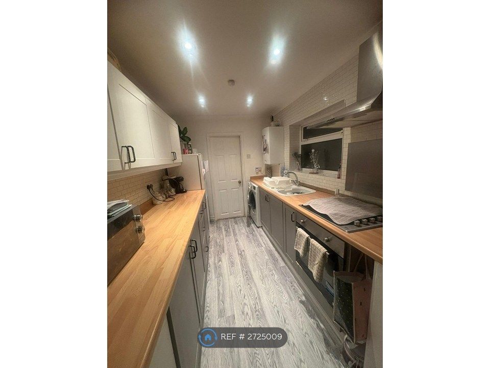 Property photo 2 of 10 Kitchen