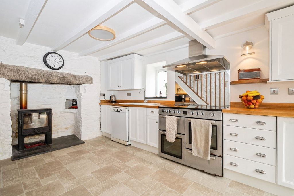 Property photo 3 of 18 Pbox-Img.Jpg
