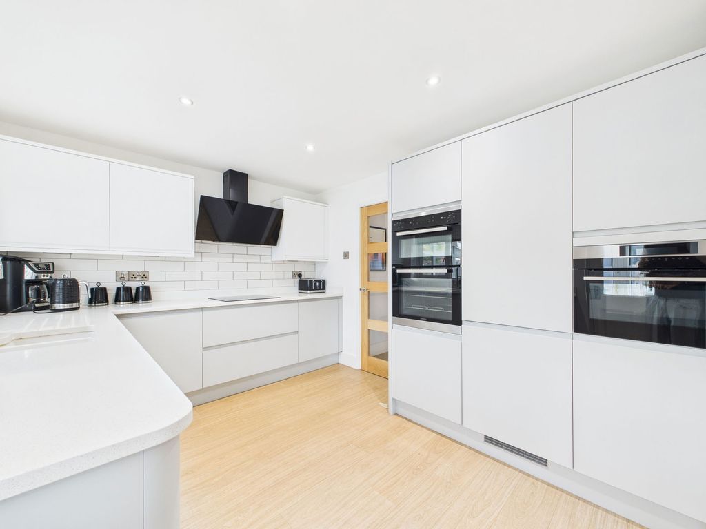 Property photo 3 of 33