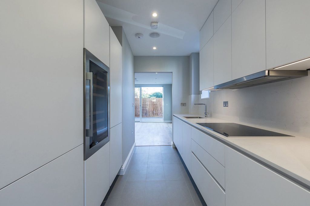 Property photo 2 of 20 Kitchen