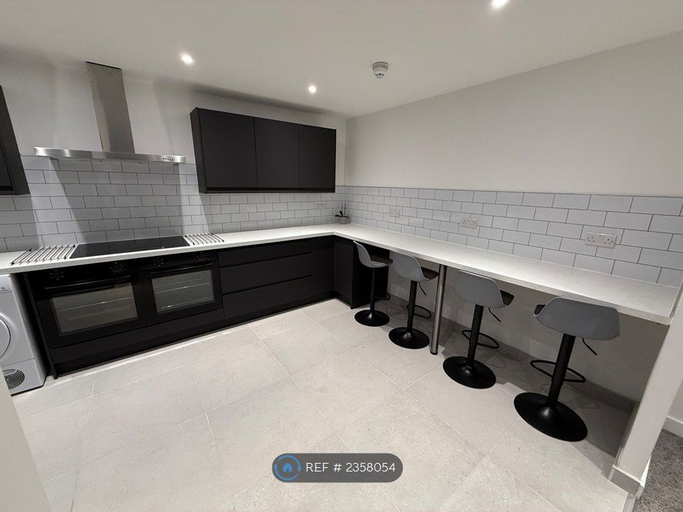 Property photo 1 of 8 Kitchen Dining Area