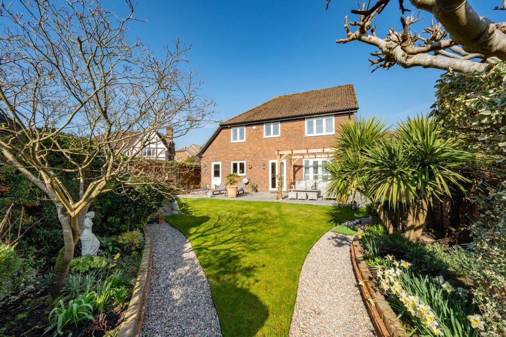 Property photo 2 of 40