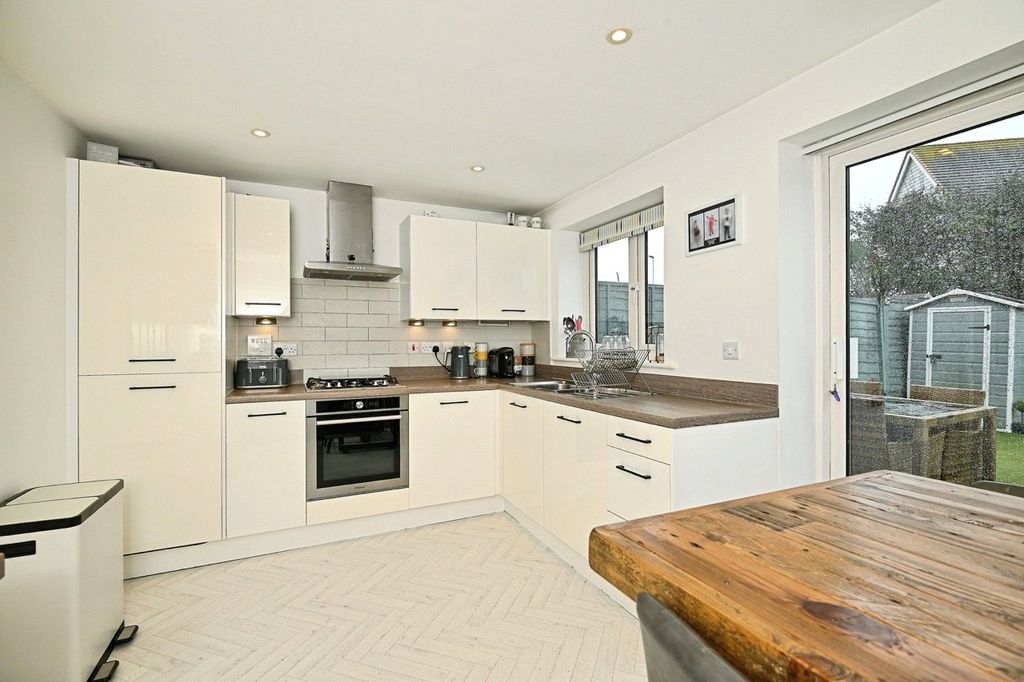 Property photo 2 of 17 Picture No. 19