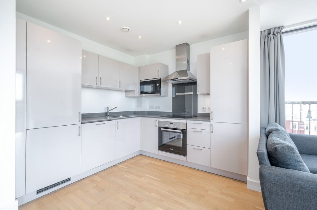 Property photo 3 of 15 1306452-4-684c1F3...